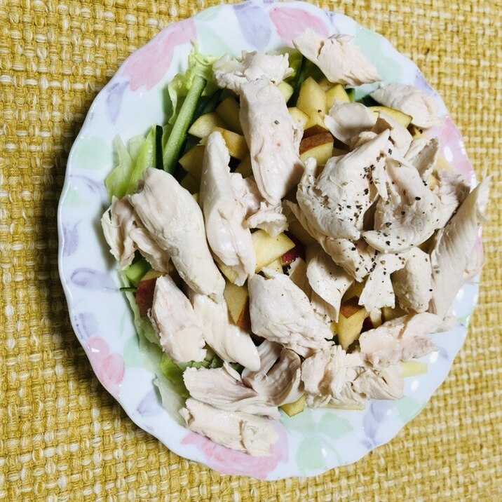 茹で鶏とりんごのサラダ